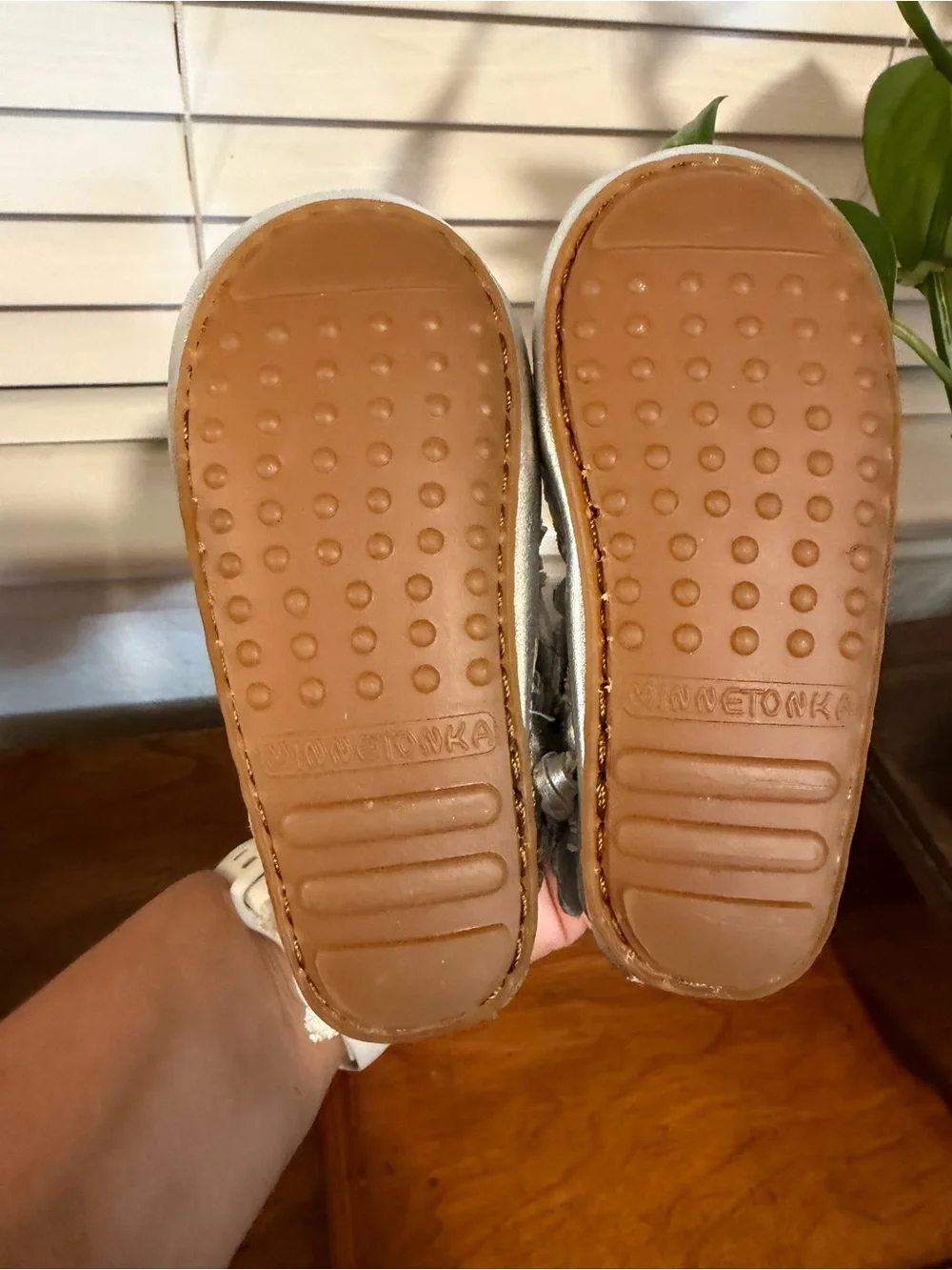 Minnetonka Metallic Silver Double Fringe Moccasin Boots Kids Size 4